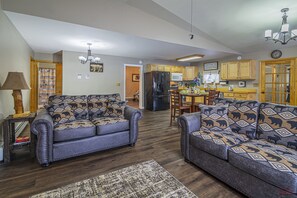 Smart TV, DVD player, books, video library - Private Getaway Cabin near Hot Springs  (Fairbanks)