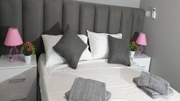 3 chambres, coffres-forts dans les chambres, fer et planche Ă repasser