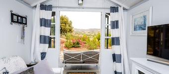 Endless view hilltop hideaway cottage 🌴🌴