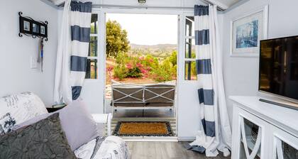 Endless view hilltop hideaway cottage 🌴🌴