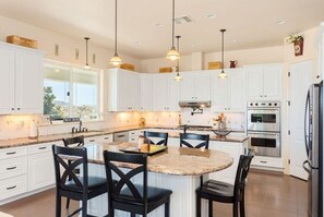 Fridge, microwave, oven, stovetop - Endless view hilltop hideaway cottage 🌴🌴 (Temecula)