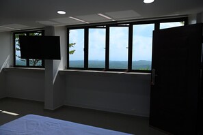 Iron/ironing board, bed sheets - Labis Sunrise Farm Stay (Segamat)
