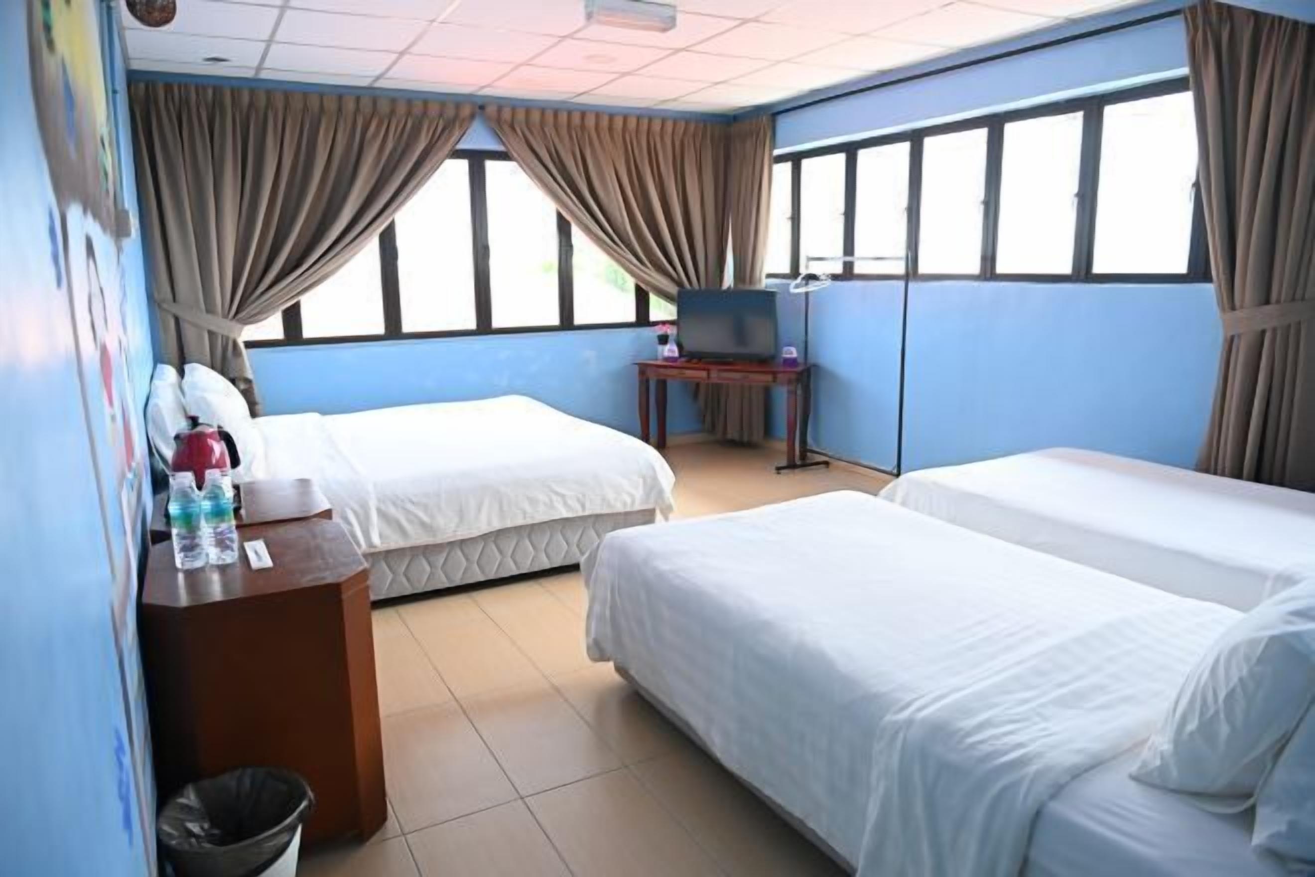 Seterika/papan seterika, cadar katil 