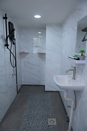Superior Twin Room, 1 King Bed, Mountain View | Bathroom | Shower, hair dryer, towels, soap