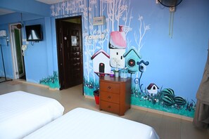 Kamar Quadruple Standar | Setrika/meja setrika dan seprai linen