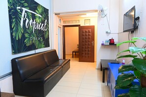 Kamar Quadruple Deluks | Setrika/meja setrika dan seprai linen