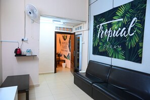 Deluxe Quadruple Room | Iron/ironing board, bed sheets - Labis Sunrise Farm Stay (Segamat)