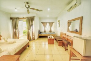 Deluxe Double Room, 1 Queen Bed, Garden View | Living area - Puri Tulamben Dive Resort (Tulamben)