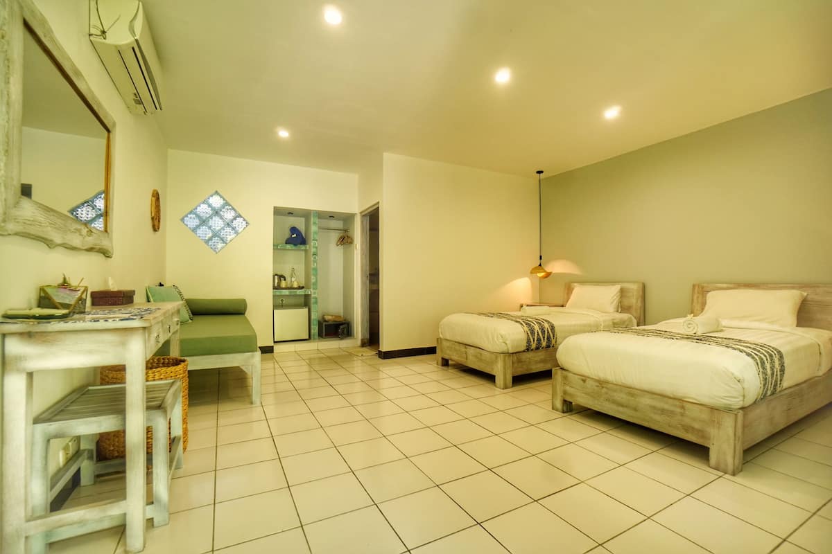 Kamar Twin Standar, 2 Tempat Tidur Twin, pemandangan kebun | Brankas, meja kerja, Wi-Fi gratis, dan seprai linen