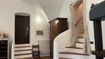 Interni