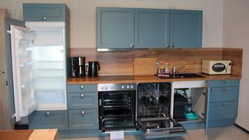 Réfrigérateur, micro-ondes, four, lave-vaisselle