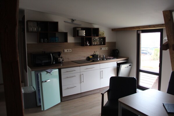 Kühlschrank, Mikrowelle, Ofen, Geschirrspüler