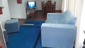 House | Living room | 30-inch TV with digital channels, fireplace - El Canelo, Algarrobo, Chile (Algarrobo)
