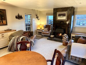 Smart TV, fireplace, video games, DVD player - Luxury Country house with Spa  (Cairndow)