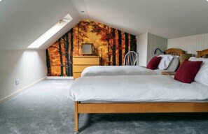 3 bedrooms, iron/ironing board, free WiFi, bed sheets - Luxury Country house with Spa  (Cairndow)