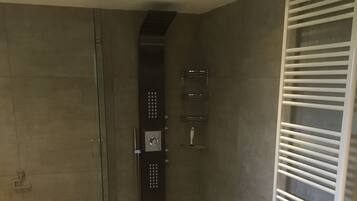 Free toiletries, hair dryer