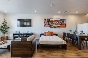 3 makuuhuonetta, silitysrauta/-lauta, ilmainen Wi-Fi, vuodevaatteet