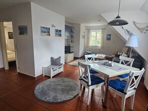 Dining - Vacation apartment Traumstrand B 31, approx. 350 m to the Baltic Sea - Ferienwohnung Traumstrand (Dranske)