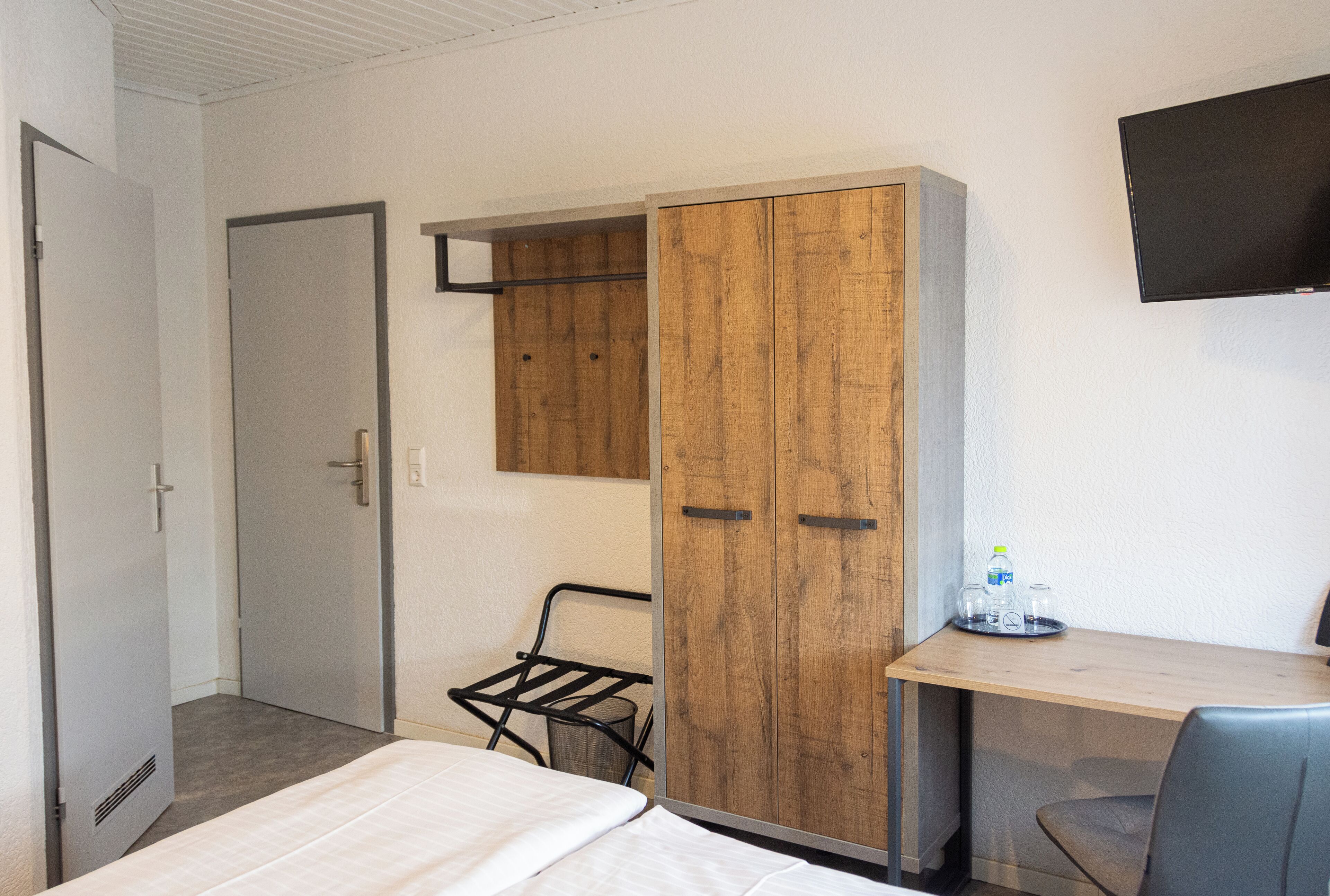 Hypo-allergenic bedding, minibar, in-room safe, desk