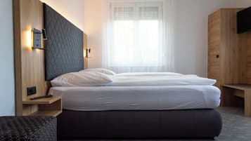 Ropa de cama hipoalergénica, minibar, caja fuerte y escritorio