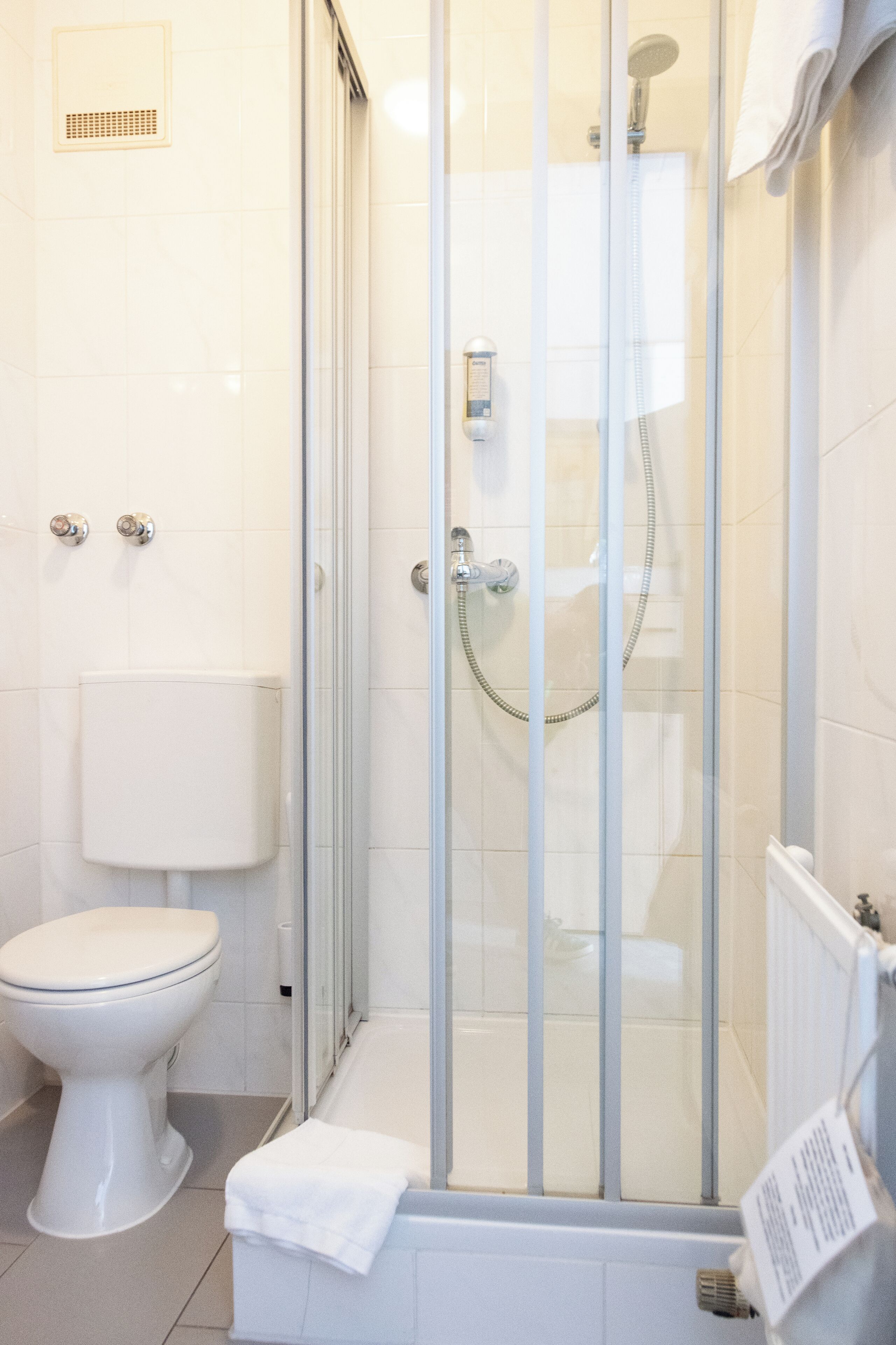 Comfort Single Room | Bathroom | Shower, hair dryer, towels, soap