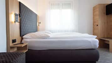 Deluxe Double Room | Hypo-allergenic bedding, minibar, in-room safe, desk