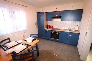 Refrigerador, microondas, horno, lavavajillas