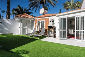 Outdoor dining - Chayofa Lounge Apartment (Arona, Tenerife)