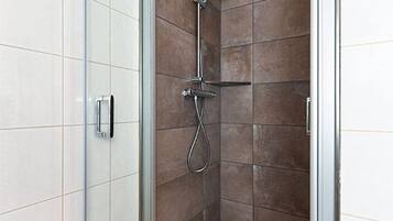 Dusche, Handtücher, Seife, Toilettenpapier