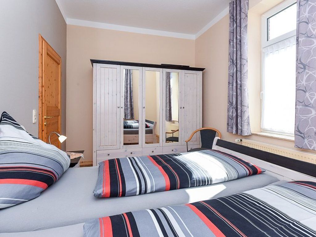 2 chambres, lit parapluie, draps fournis