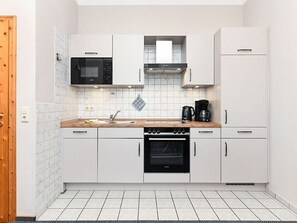 KĂŒhlschrank, Mikrowelle, GeschirrspĂŒler