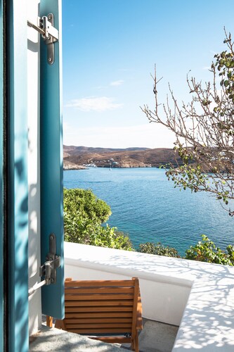 Luxury Seafront Apartment in Loutra Kythnos