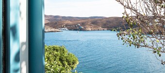 Luxury Seafront Apartment in Loutra Kythnos