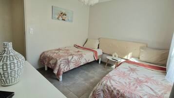 2 chambres, fer et planche Ă repasser, Wi-Fi gratuit, draps fournis