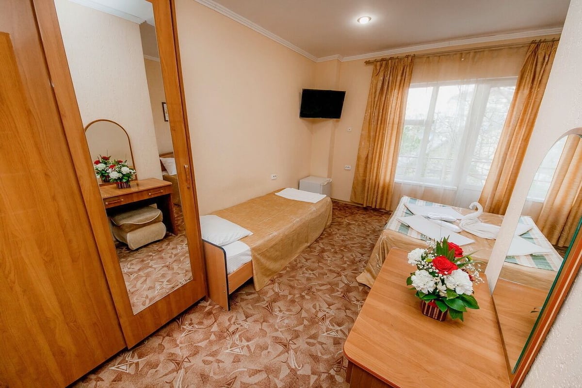 2 bedrooms, soundproofing, iron/ironing board, free WiFi