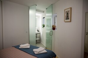 1 bedroom, iron/ironing board, free WiFi, bed sheets - Charming apartment with balcony  in the heart of Porto (Porto)