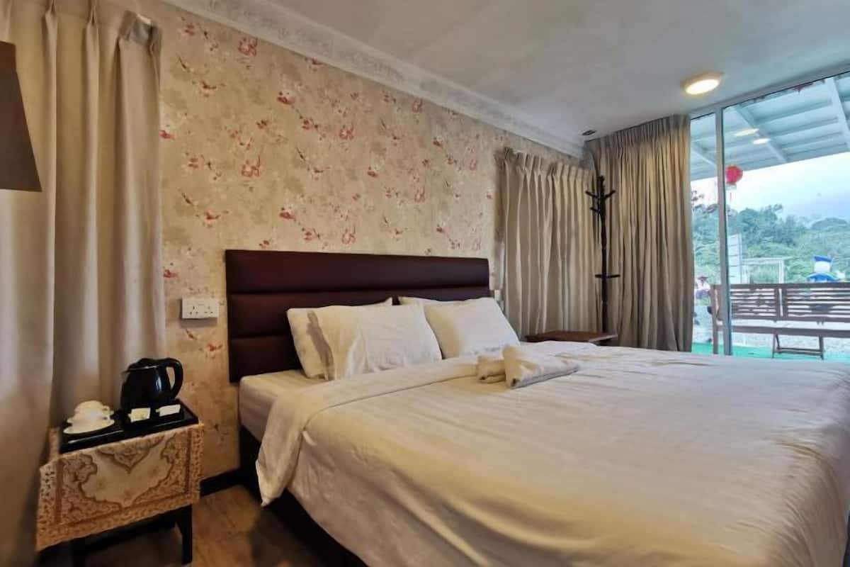 Desk, free WiFi, bed sheets