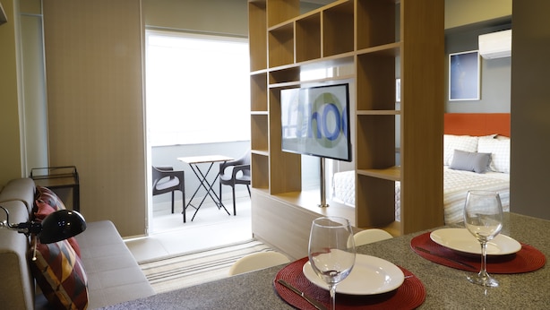 A hotel room with a bed, a TV, a dining area with a table and chairs, and a sofa. - #1 Sophisticated Studio on Boaventura Da Silva (Fátima)