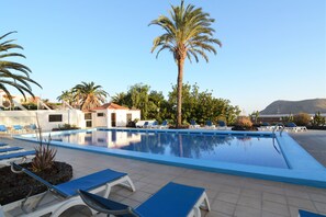 Outdoor pool, a heated pool