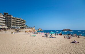 Ubicación cercana a la playa y pesca
