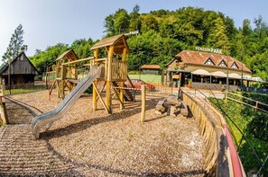 Children's play area - outdoor - Penzion Park (Lasko)
