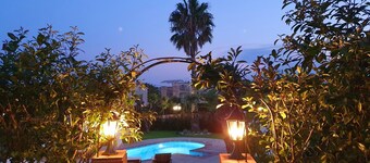 New vacation home with private pool, 2 min walk from the beach