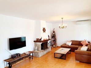 TV, fireplace, DVD player, table football