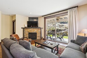 Smart TV, fireplace, DVD player