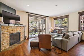 Smart TV, fireplace, DVD player