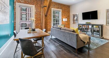 💚SOPHISTICATED SOUTHERN STYLE DOWNTOWN! LG Living Area + Spacious Private Balcony! | The Pelican