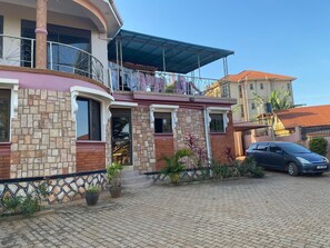 Exterior - Beautiful Mansion for your comfortable stay (Kampala)