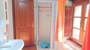 Apartment, 2 Bedrooms (Rosa) | Bathroom | Shower, rainfall showerhead, hair dryer, bidet