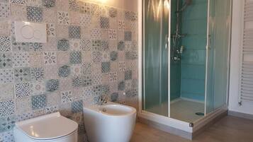 Shower, free toiletries, slippers, bidet
