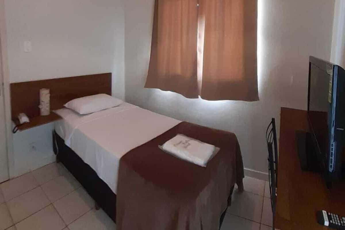 Standard-Suite, 1 Einzelbett | 1 Schlafzimmer, Allergikerbettwaren, Schreibtisch
